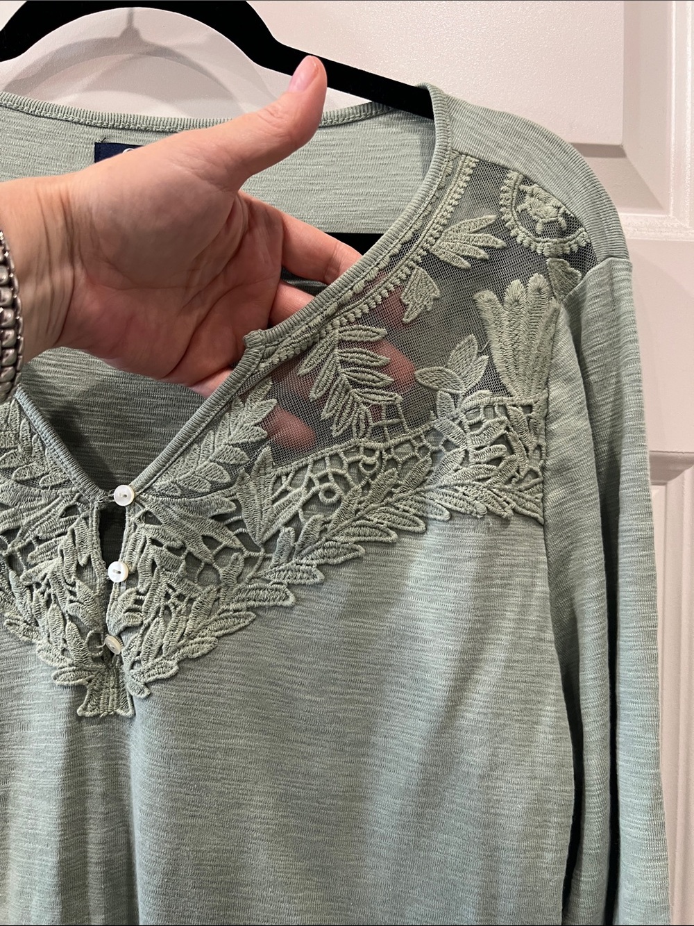 Chaps Sage Green Embroidered V-Neck Henley Long Sleeve Top NWT XL - Picture 2 of 6